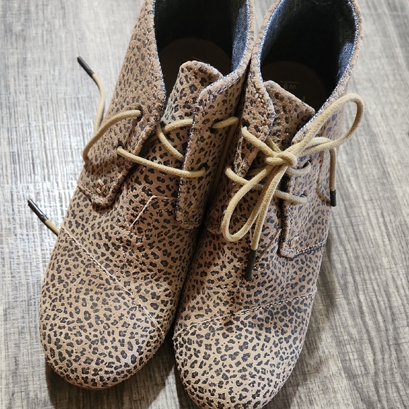 Toms Leopard Print Lace-Up Wedge Ankle Boots - Picture 1 of 5